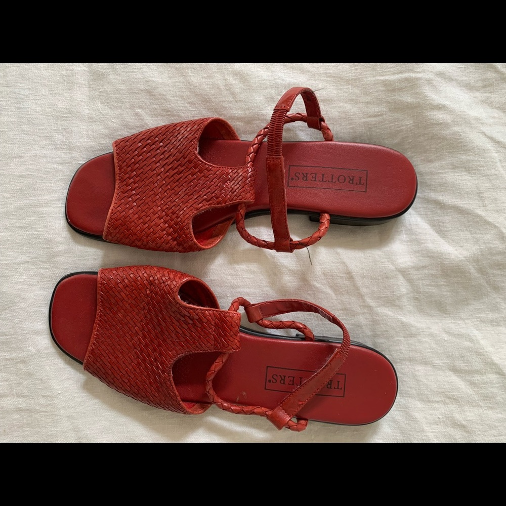 Vintage trotters red woven slide sandals